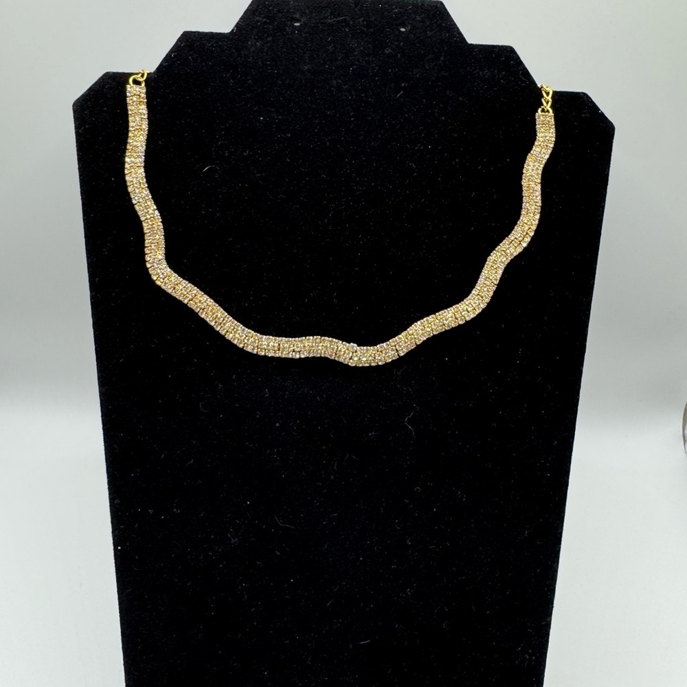 Elegant Gold Necklace